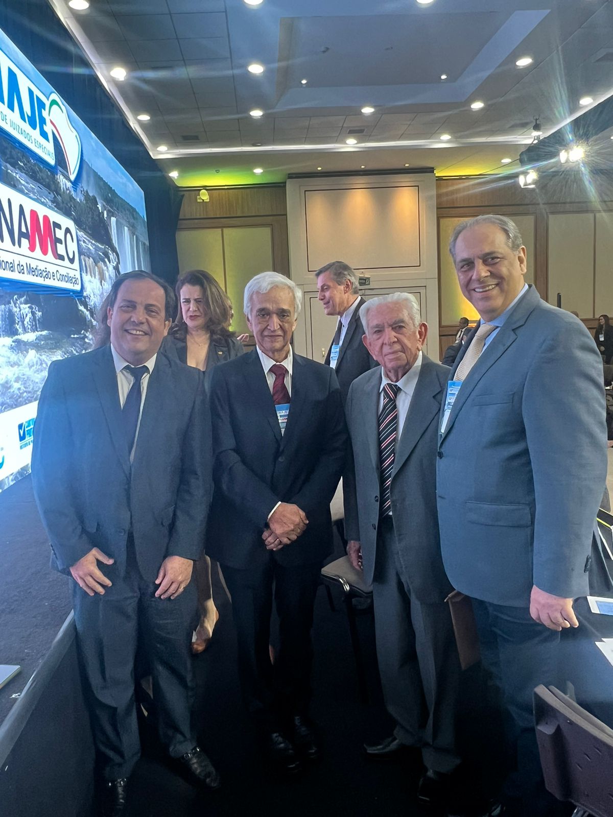 Magistrados do TJRO encontram desembargador aposentado José Fernandes Filho no Fonaje, em Foz do Iguaçu